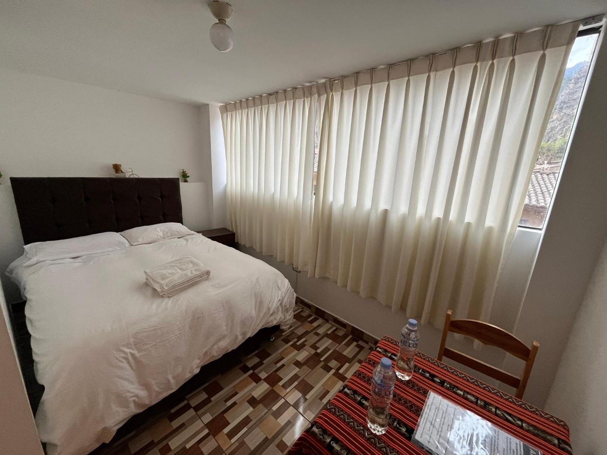 Hostal Apu Qhawarina 奥兰太坦波 外观 照片