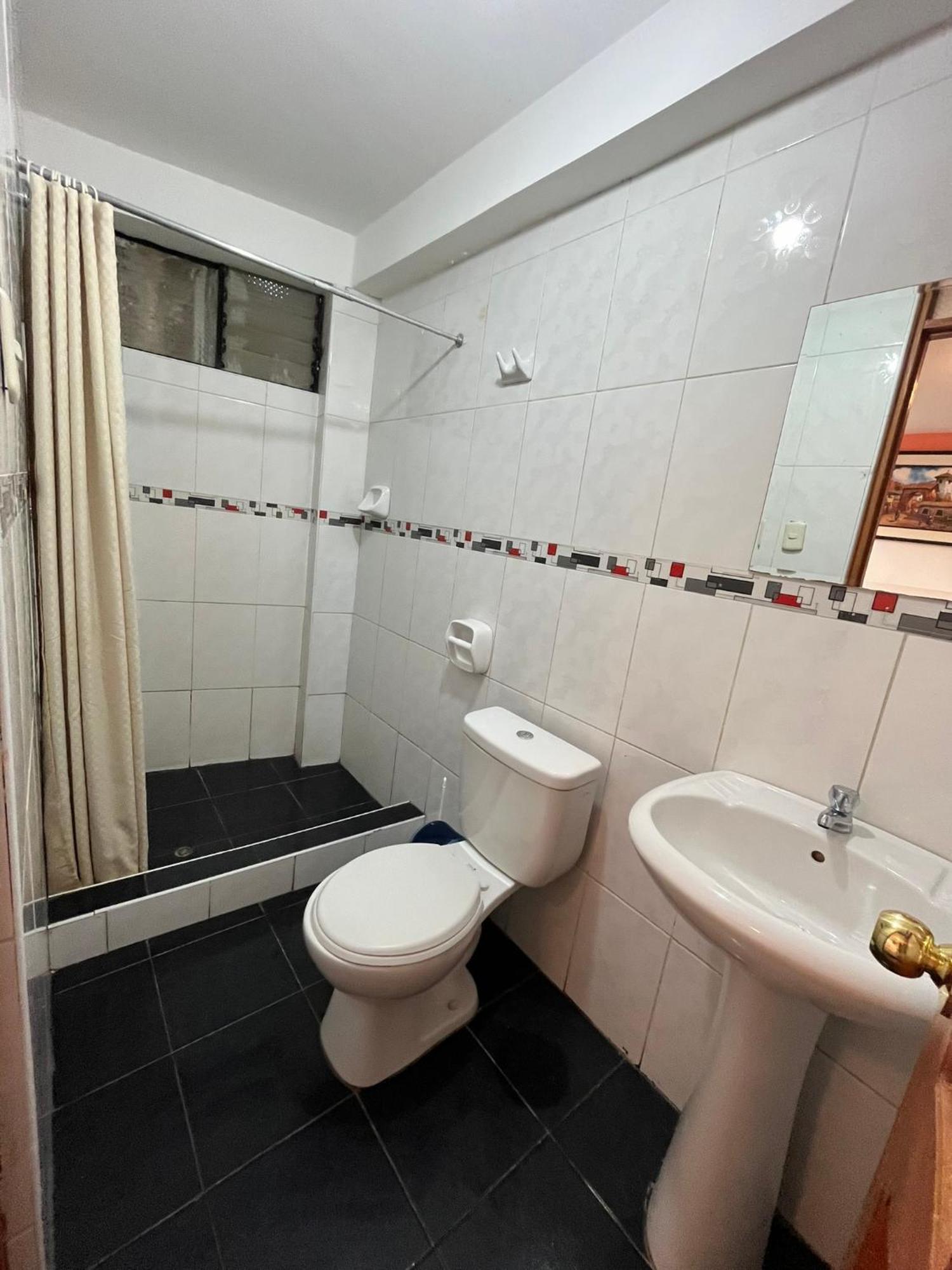 Hostal Apu Qhawarina 奥兰太坦波 外观 照片