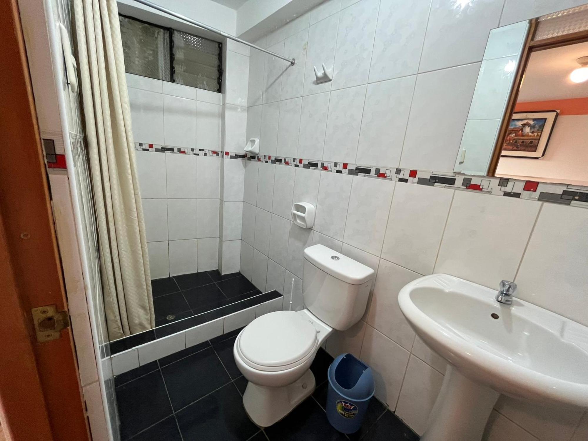 Hostal Apu Qhawarina 奥兰太坦波 外观 照片