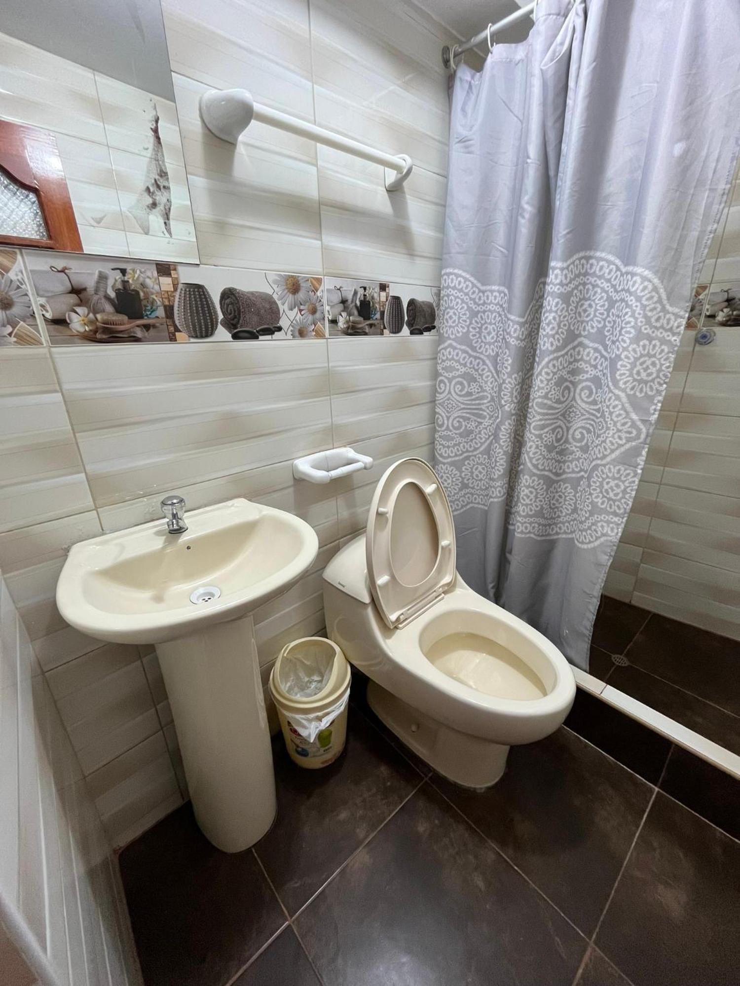 Hostal Apu Qhawarina 奥兰太坦波 外观 照片
